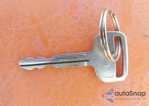 2000 Toyota Sienna Le from USA, damaged, VIN 4T3ZF13C4YU207290